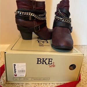 Buckle BKE Burgundy and Black Ankle Boots